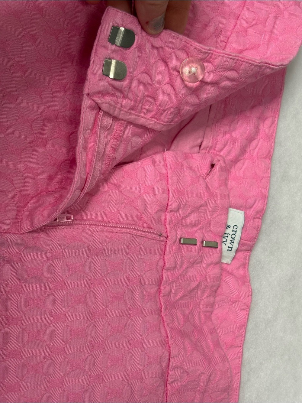Crown & Ivy scallop hem pink shorts - Picture 5 of 7